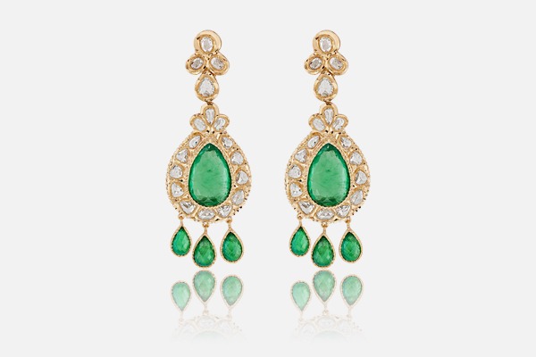Boucles-d’oreilles-en-or-jaune-émeraudes