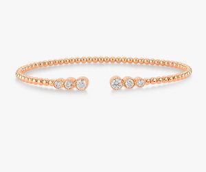Un-bracelet-jonc-intemporel-en-or-rose-18K diamants