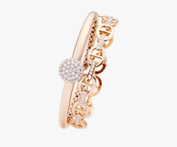 Rounded Rose gold bracelet set with diamonds.