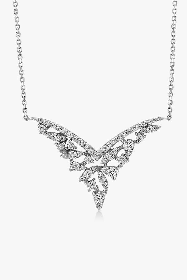 18K white gold necklace adorned with a diamond pavement