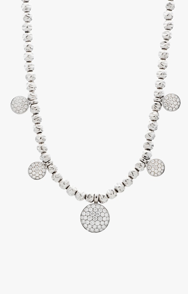White gold necklace set with diamonds